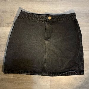 Forever 21 women’s (S) black denim skirt